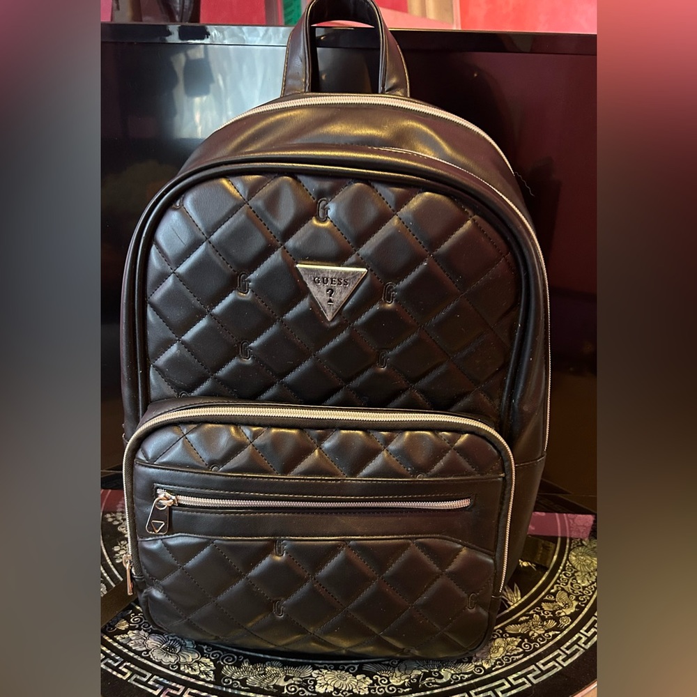 GUESS QUILTED BLACK AND SILVER BACKPACK. EUC LIKE NEW